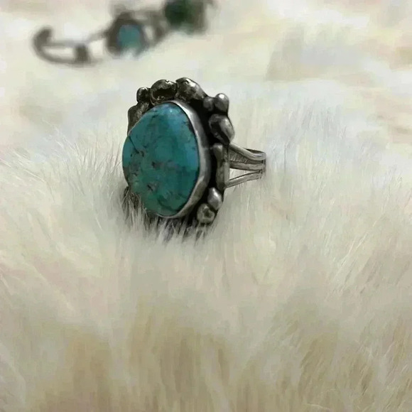 Vintage Turquoise Sterling Silver Ring - Picture 8 of 10